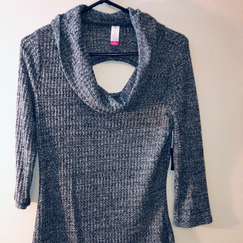 3/4 sleeve soft gray top